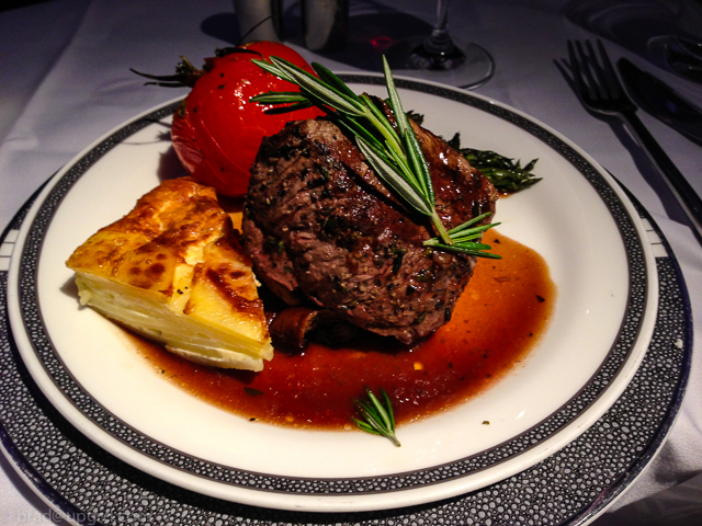 singapore-first-class-sfo-icn-steak
