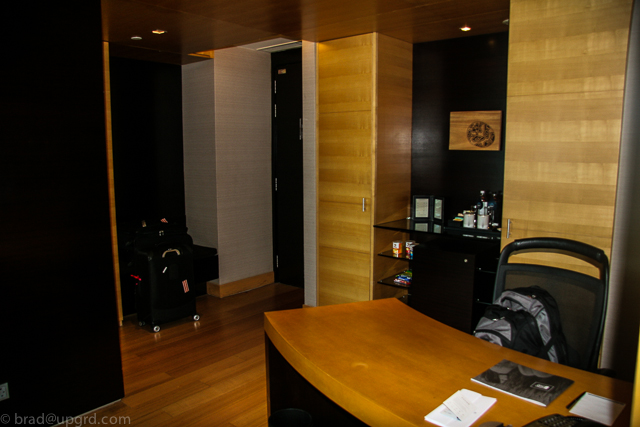 hilton-kuala-lumpur-desk-2