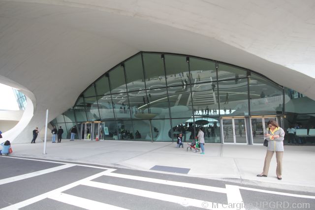 outside-twa-flight-center-1