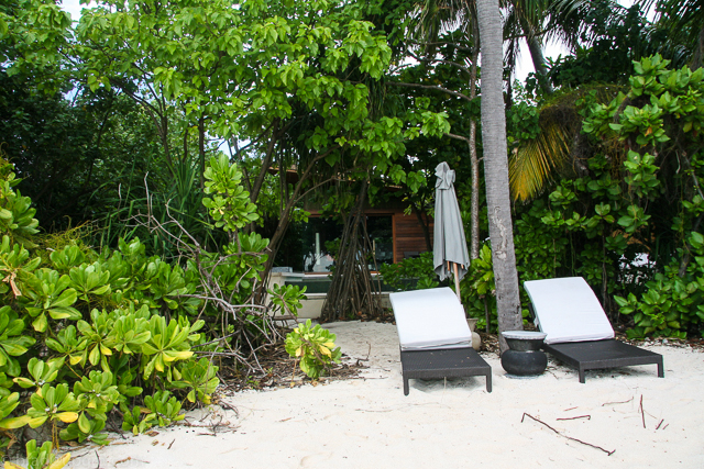 park-hyatt-maldives-pool-villa-beach-chairs