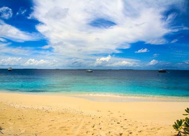 park-hyatt-maldives-pool-villa-beach