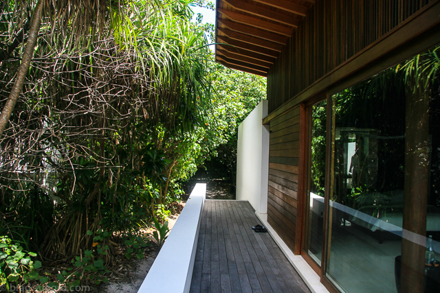 park-hyatt-maldives-pool-villa-entry