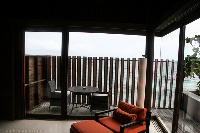 park-hyatt-maldives-water-villa-table