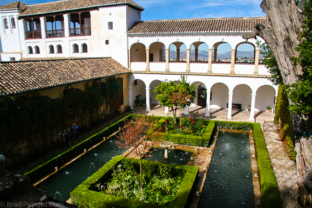 granada-alhambra-courtyard