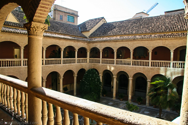 granada-palacio-santa-paula-courtyard