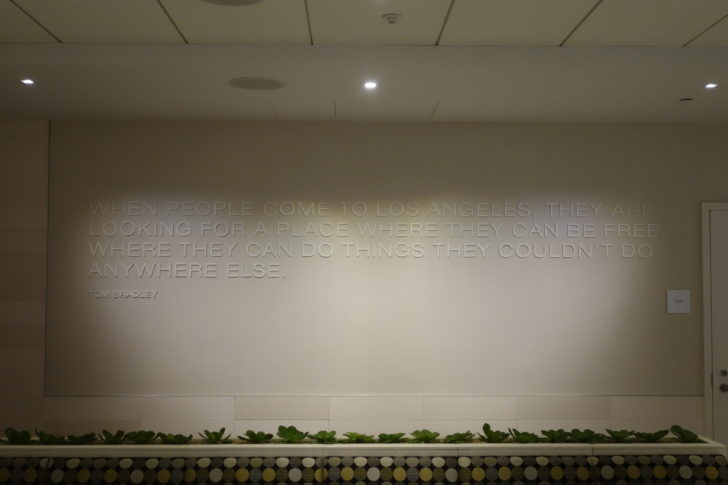 Star Alliance Business/Gold Lounge - LA quotations on the walls