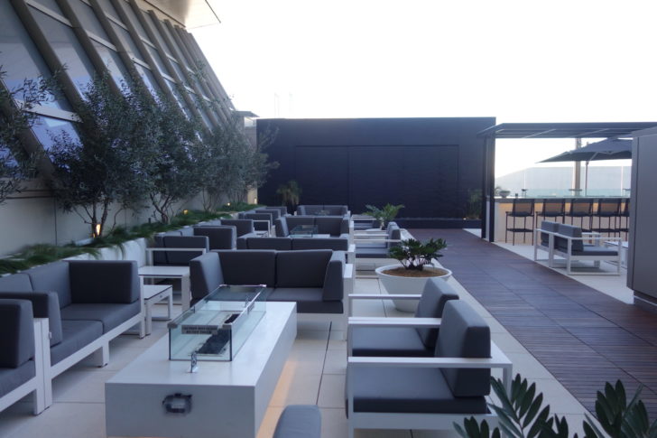Star Alliance Business/Gold Lounge - outdoor terrace with fire and waterfall