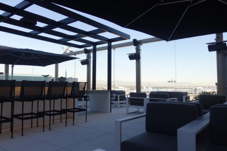 Star Alliance Business/Gold Lounge - outdoor terrace
