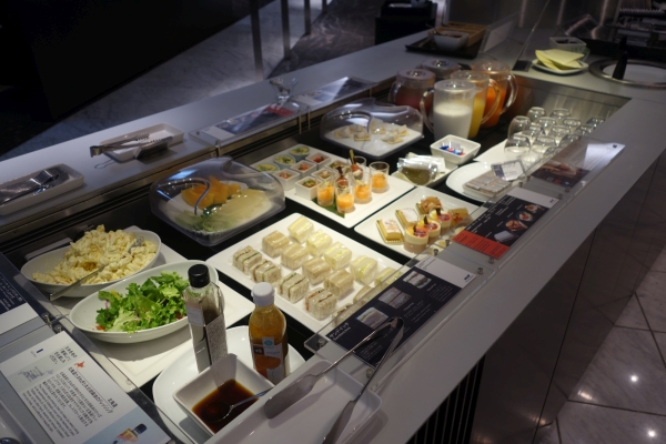 ANA lounge food options