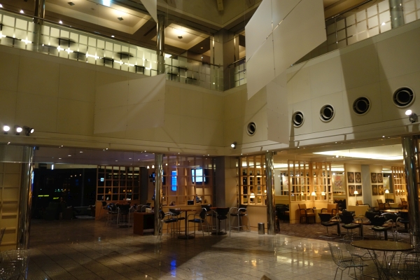 United Club foyer