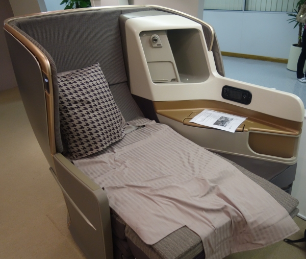 Business Class bed (taken earlier in the day during my tour of the SIA Centre)