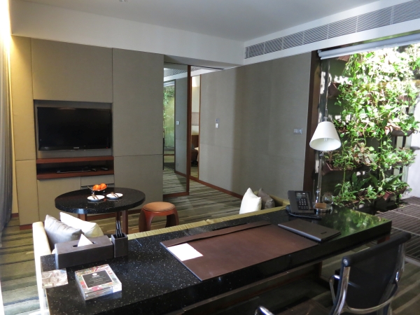 Hansar Bangkok, Edge Suite