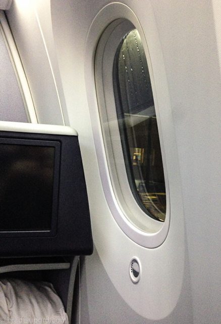 united-787-window