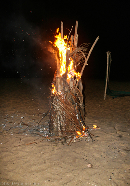 ko-sa-beach-resort-bonfire