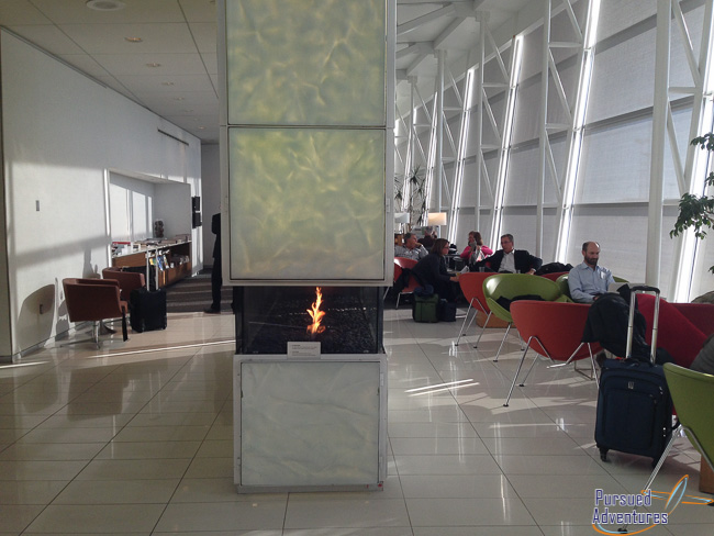 aircanadamapleleafyullounge-7