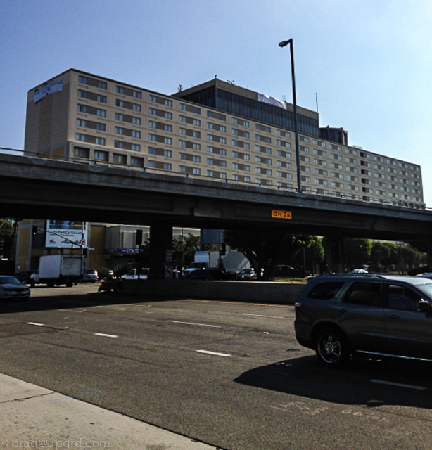 concourse-hotel-lax-building