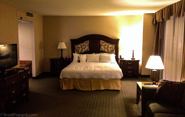 concourse-hotel-lax-suite-room