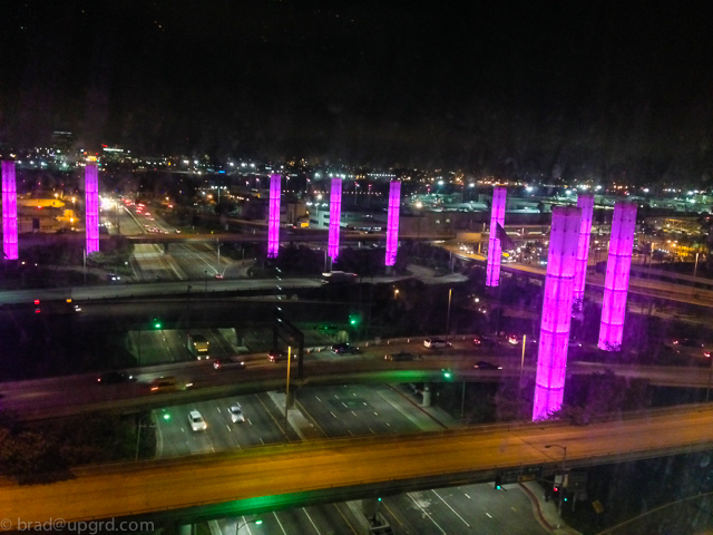 concourse-hotel-lax-view-night