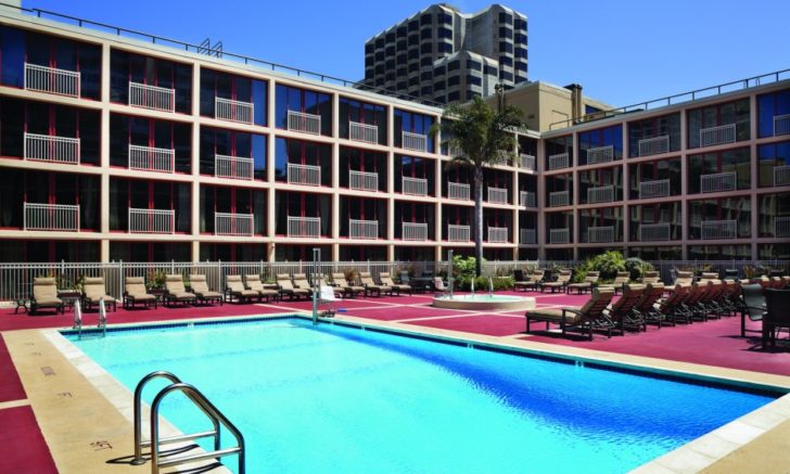 hilton-sf-union-square-pool-940x564