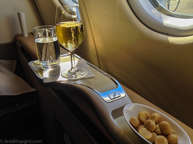 lufthansa-first-toronto-munich-champagne