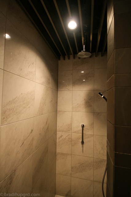 munich-lounge-shower