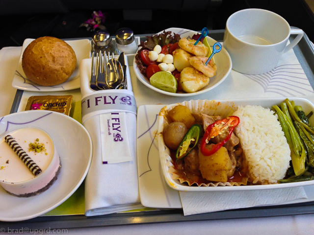 thai-a330-business-meal