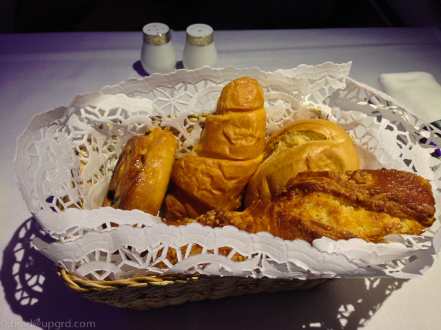 thai-a380-first-breakfast-breads