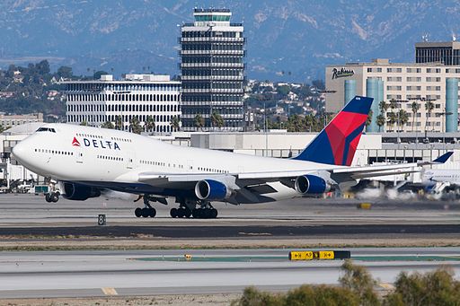 delta_airlines_boeing_747-400