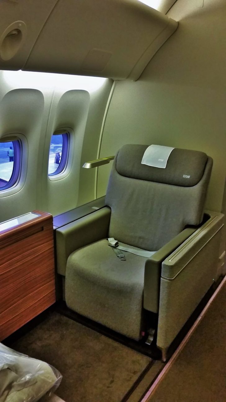 TAM first class seat