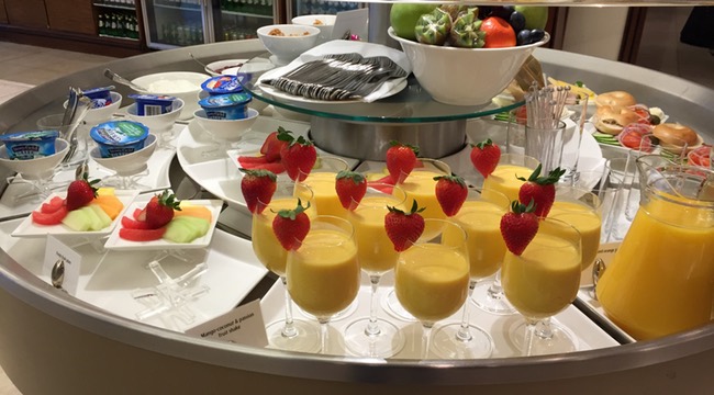 a table full of glasses of fruit and drinks
