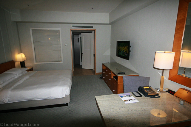 hyatt-incheon-desk