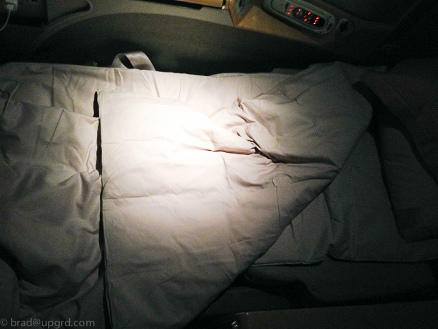 asiana-first-class-icn-fra-bedding