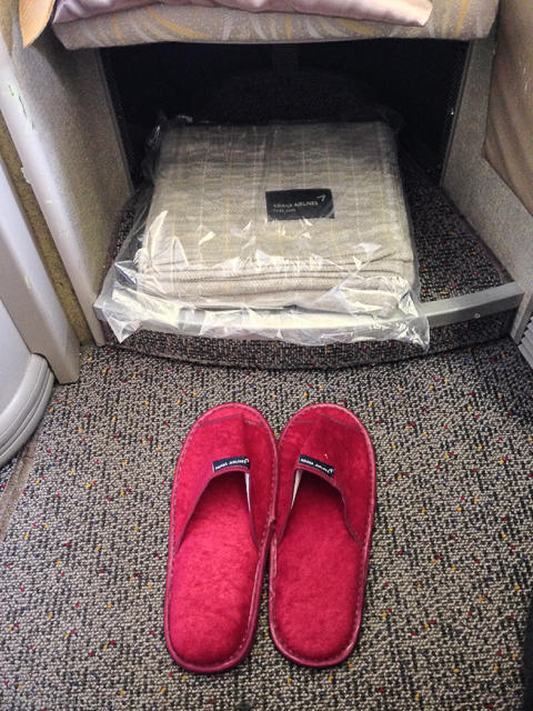 asiana-first-class-icn-fra-slippers