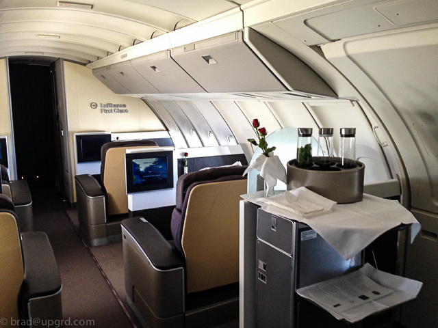 lufthansa-first-frankfurt-toronto-744-cabin2