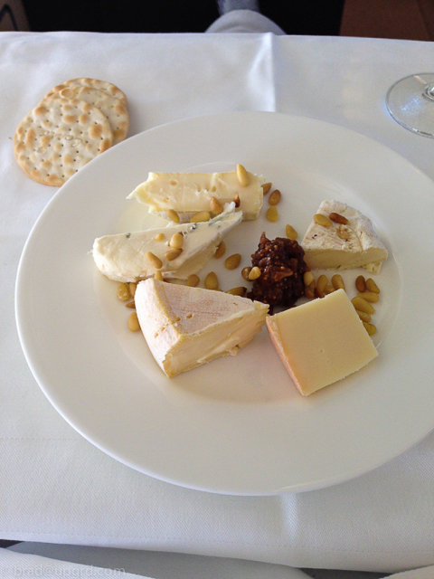 lufthansa-first-frankfurt-toronto-744-cheese