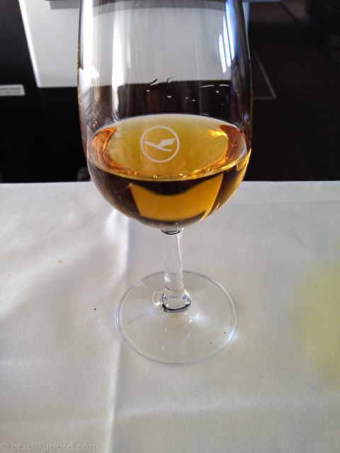 lufthansa-first-frankfurt-toronto-744-sweet-wine