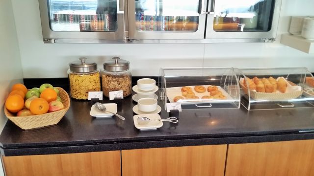 Cathay pacific lounge buffet