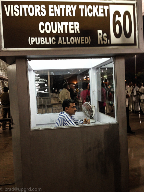 india-travel-and-food-airport-entry