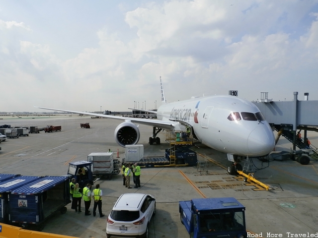 American B787-8 at ORD