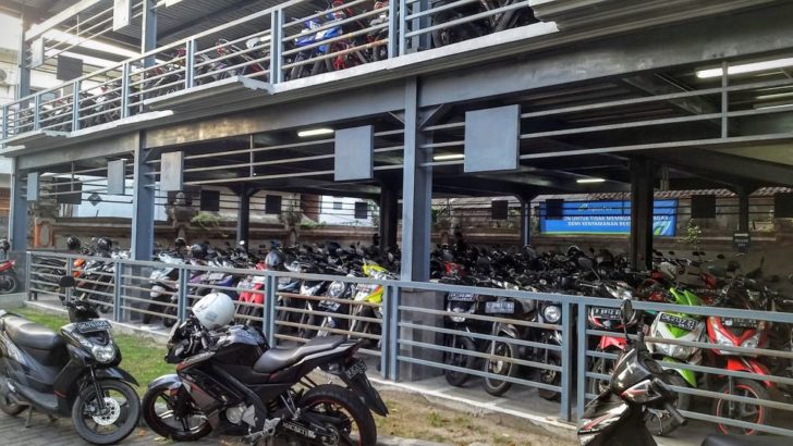 Bali Depansar airport parking garage