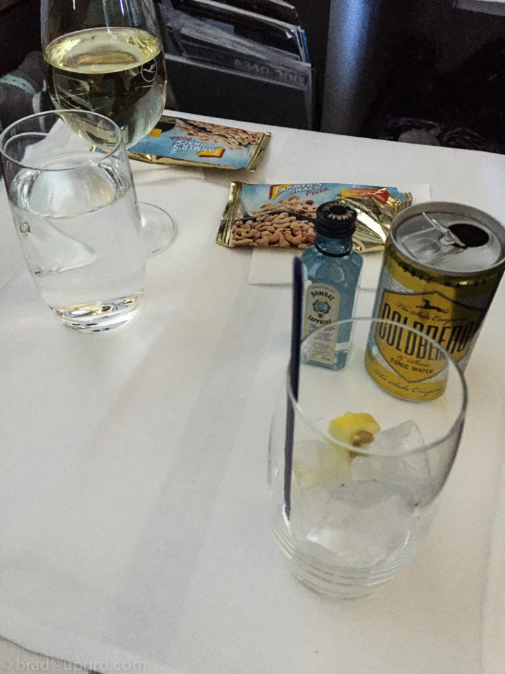 lufthansa-a340-biz-drinks