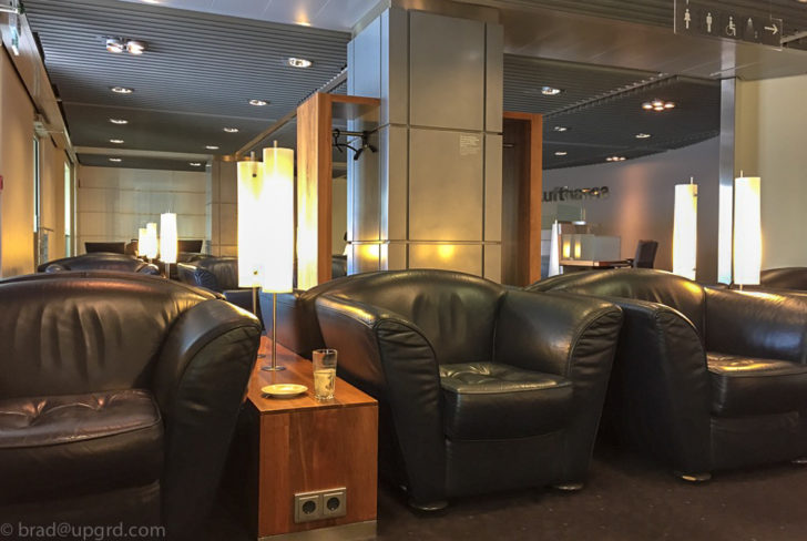 lufthansa-dus-lounge-seats