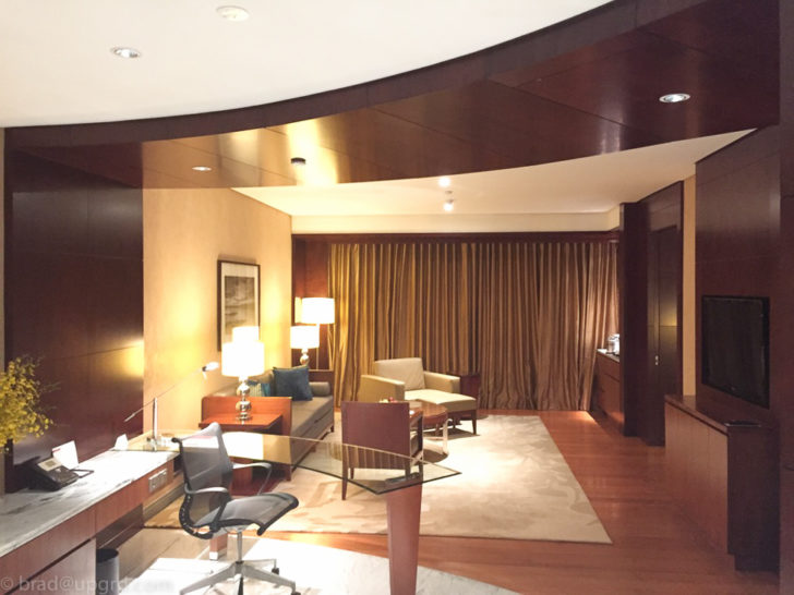 grand-hyatt-kuala-lumpur-suite-entry