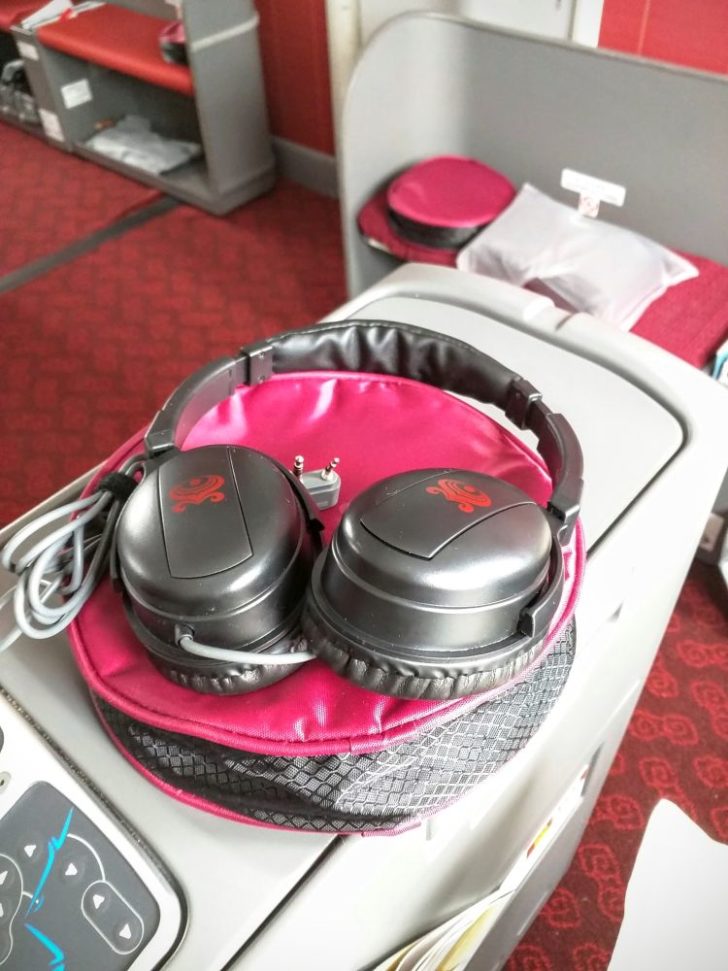 Hainan Airlines business class headphones
