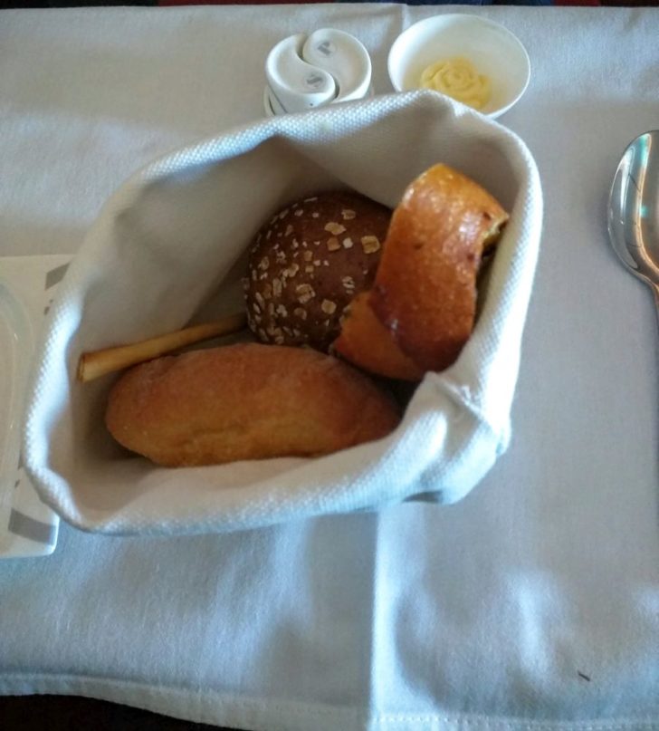 Hainan Airlines business class bread basket