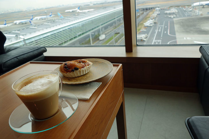 Cathay Pacific lounge HND 05
