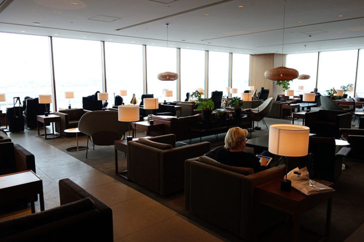 Cathay Pacific lounge HND 08
