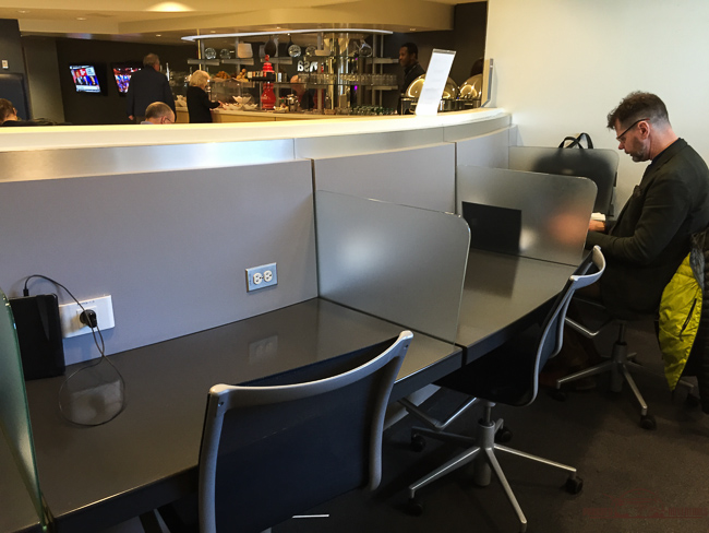 lufthansa-business-class-lounge-iad-2942