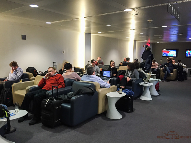 lufthansa-business-class-lounge-iad-2944