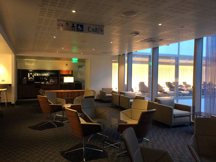 oneworld business class lounge LAX 02